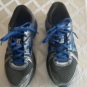Mens Brooks GTS 17 Sneakers